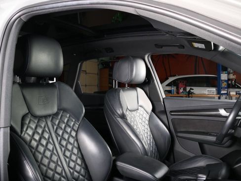 Used 2019 Audi SQ5 Premium Plus w/ Premium Plus Package image 42