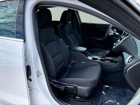 Used 2025 Chevrolet Malibu LT image 7