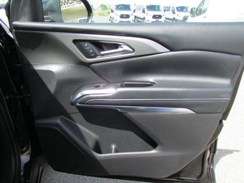 Used 2025 Chevrolet Traverse LT FWD image 19