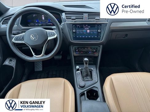 Used 2024 Volkswagen Tiguan SE w/ Panoramic Sunroof Package AWD/4WD image 16