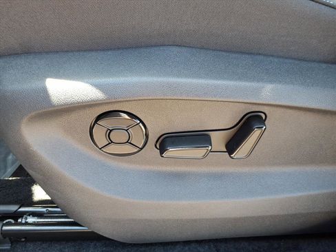 New 2025 Volkswagen Tiguan SE R-Line image 16