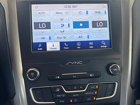 Used 2020 Ford Fusion SE FWD image 9