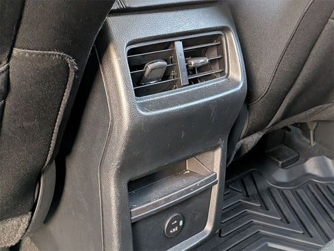 Used 2022 Ford Edge SE w/ Black Appearance Package image 17