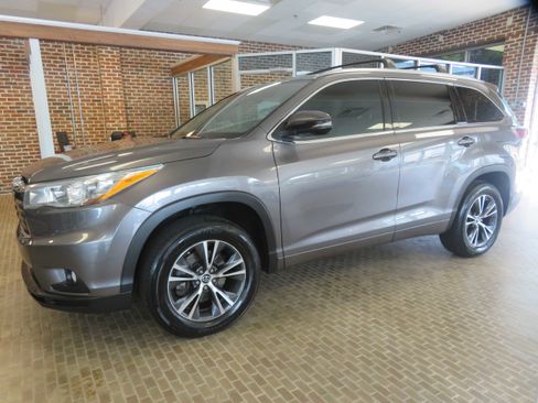 Used 2016 Toyota Highlander XLE FWD image 77