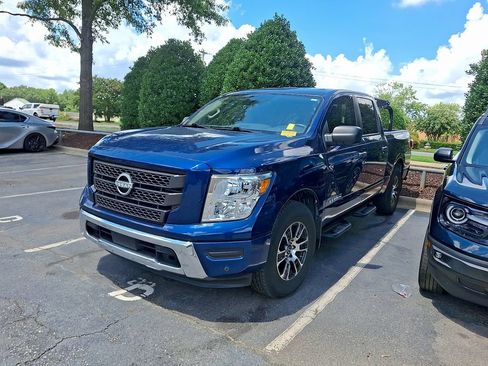 Used 2024 Nissan Titan SV w/ SV Convenience Package RWD image 1