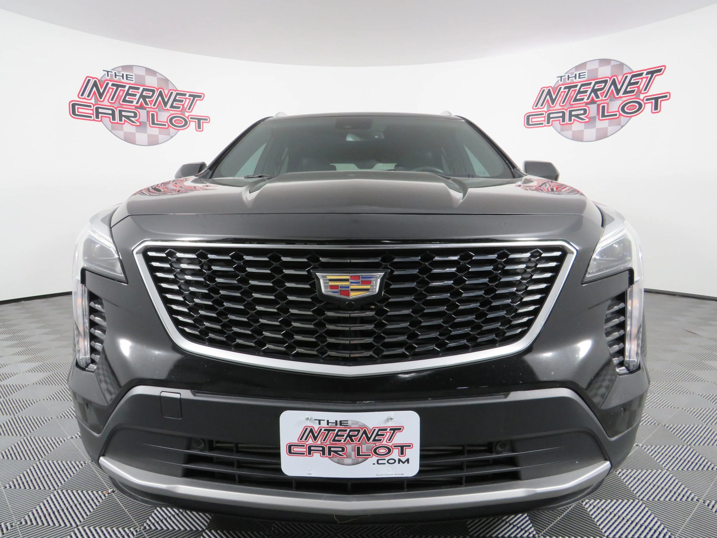 Used 2020 Cadillac XT4 Premium Luxury FWD image 2