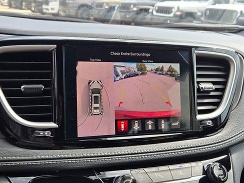 New 2026 Chrysler Pacifica Select image 31