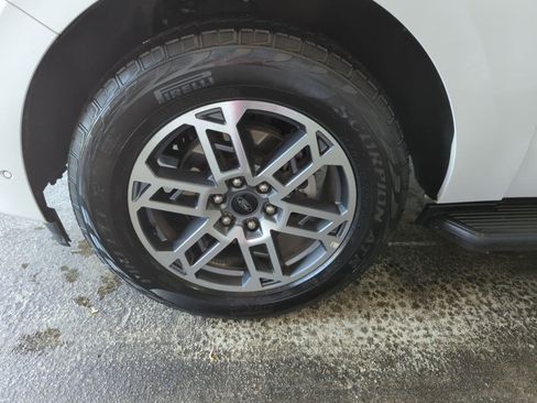 Used 2025 Ford Expedition Active AWD/4WD image 11