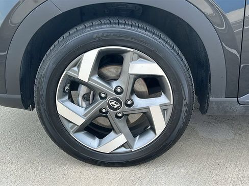 Used 2025 Hyundai Venue SEL FWD image 7