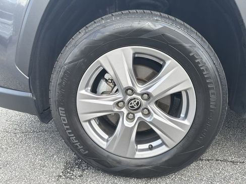 Used 2025 Toyota RAV4 XLE FWD image 11