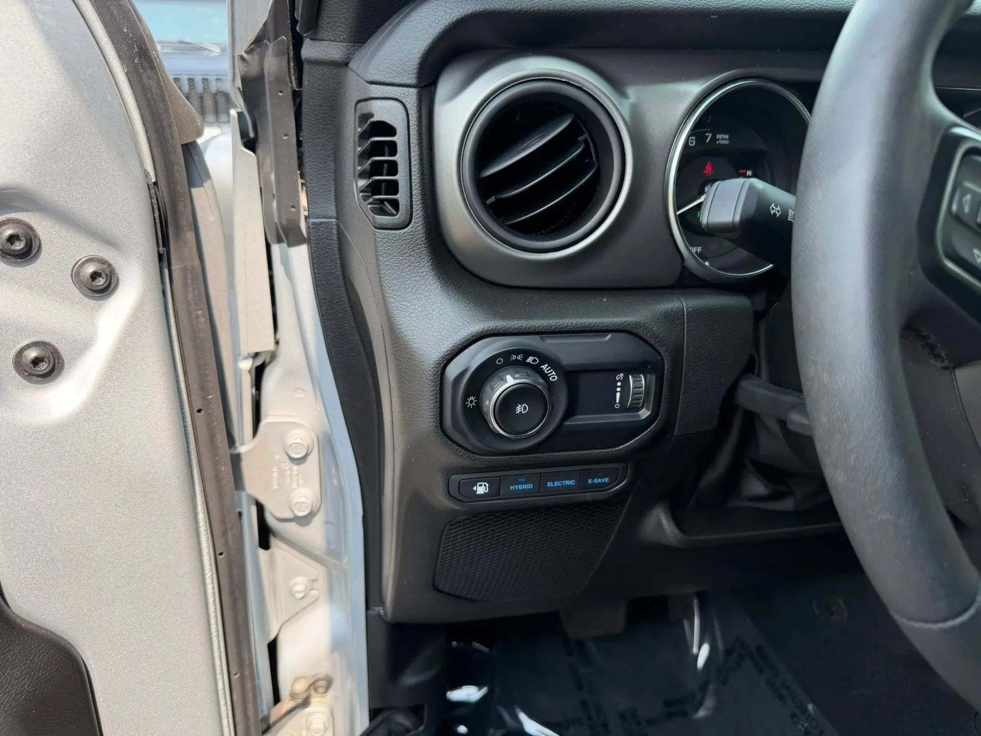 Used 2023 Jeep Wrangler Unlimited w/ Cold Weather Group AWD/4WD image 10