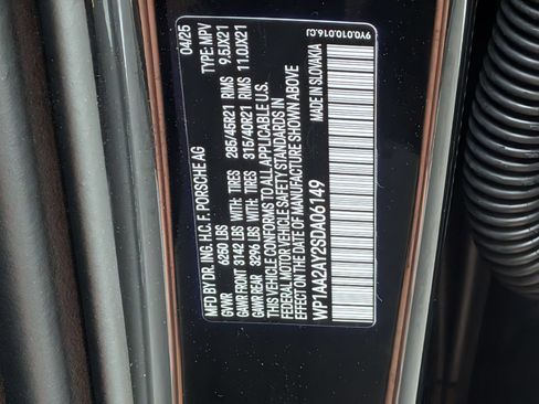 Certified 2025 Porsche Cayenne AWD/4WD image 28