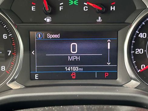 Used 2023 GMC Acadia SLE image 19