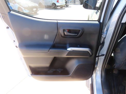 Used 2021 Toyota Tacoma SR5 w/ Trail Edition image 19