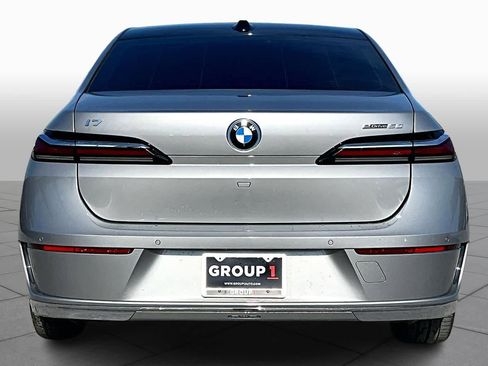 Used 2025 BMW i7 xDrive60 RWD image 4