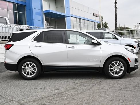 Used 2022 Chevrolet Equinox LT w/ Driver Convenience Package FWD image 4