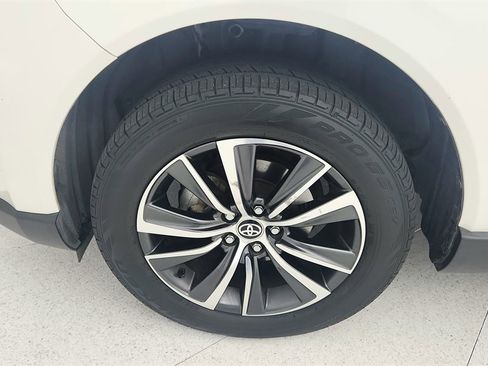 Used 2021 Toyota Venza LE image 28