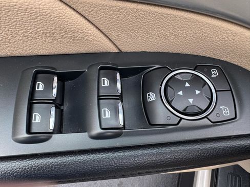 Used 2017 Ford Explorer XLT w/ Equipment Group 201A FWD image 19