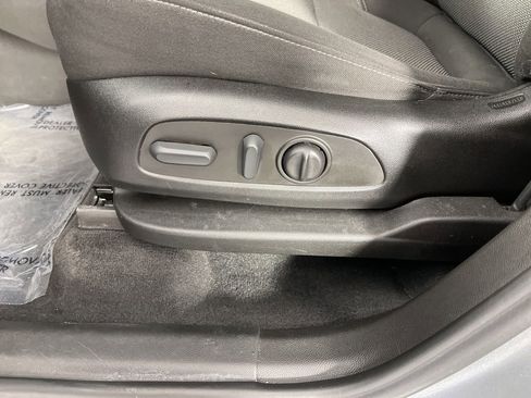 Used 2023 Chevrolet Traverse LT image 25