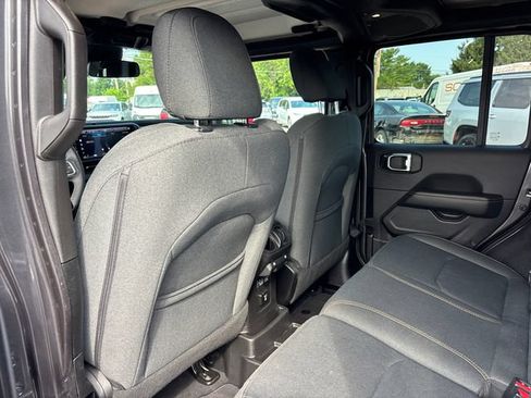 Used 2025 Jeep Wrangler Unlimited Sahara AWD/4WD image 9