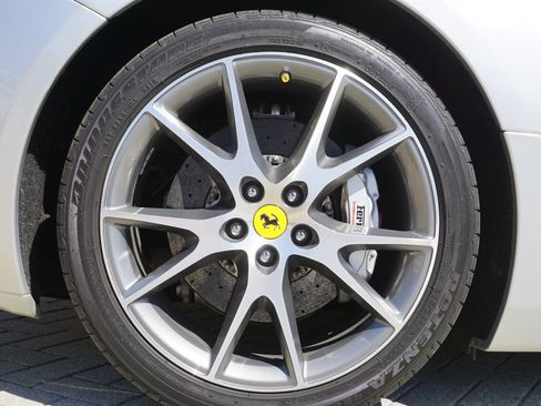 Used 2011 Ferrari California image 30