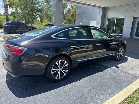 Used 2017 Buick LaCrosse Essence FWD image 3