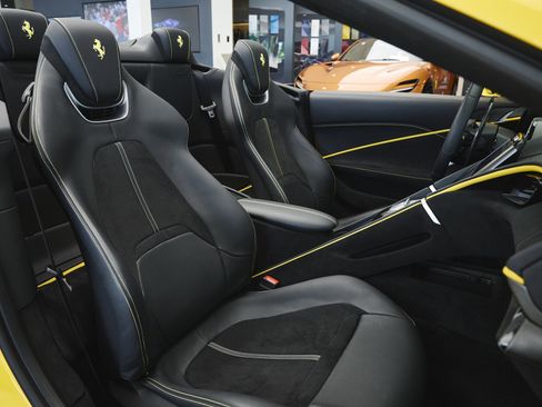 Used 2025 Ferrari Roma Spider RWD image 60