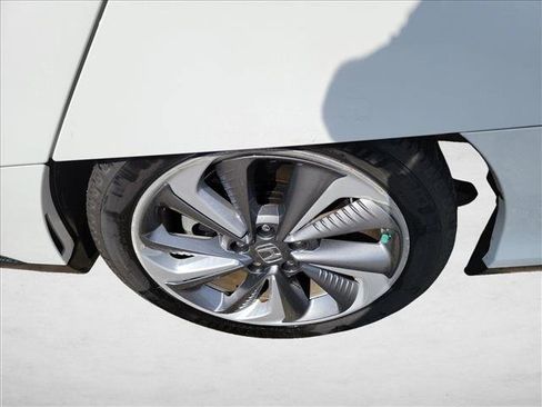 Used 2018 Honda Clarity Touring image 12
