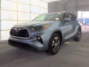 Used 2024 Toyota Highlander XLE FWD image 1