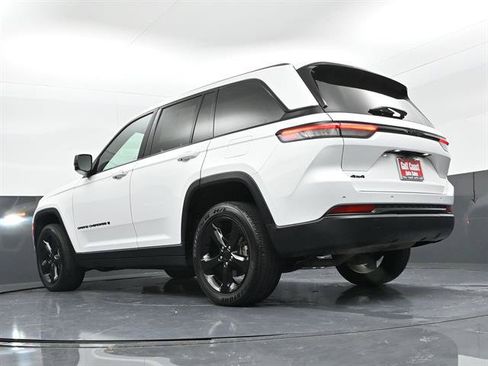 Used 2024 Jeep Grand Cherokee Altitude AWD/4WD image 31