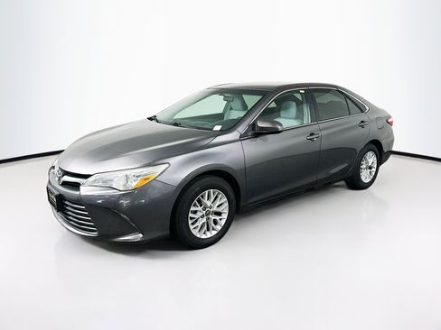 Used 2016 Toyota Camry LE FWD image 3