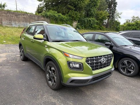 Used 2024 Hyundai Venue SEL FWD image 1
