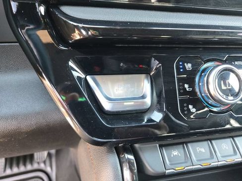 Used 2025 GMC Sierra 1500 AT4 AWD/4WD image 16