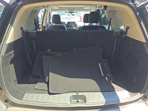 Certified 2025 Nissan Pathfinder SV w/ SV Premium Package FWD image 3