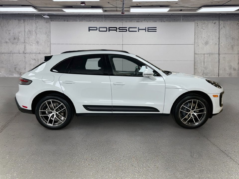 Certified 2026 Porsche Macan AWD/4WD image 8