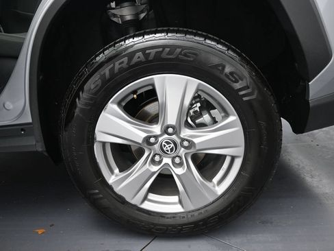 Used 2025 Toyota RAV4 XLE AWD/4WD image 37