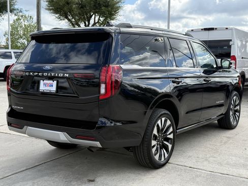Used 2025 Ford Expedition Platinum w/ Driver's Package image 5