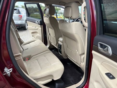 Used 2018 Jeep Grand Cherokee Laredo image 14