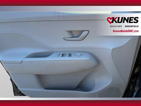 Used 2025 Hyundai Kona SEL AWD/4WD image 15