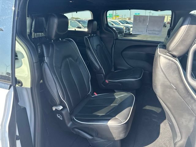 Used 2025 Chrysler Pacifica Limited FWD image 22