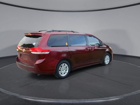 Used 2013 Toyota Sienna XLE FWD image 8