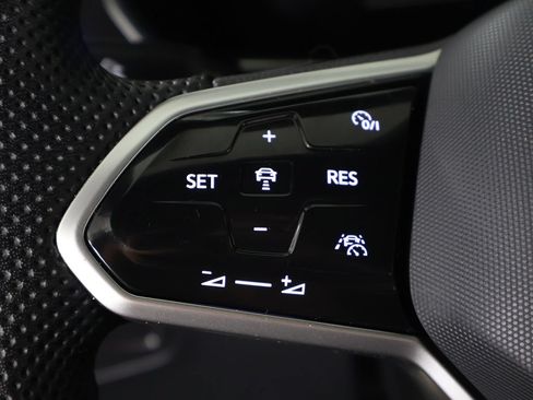 Used 2024 Volkswagen Tiguan SE R-Line FWD image 46