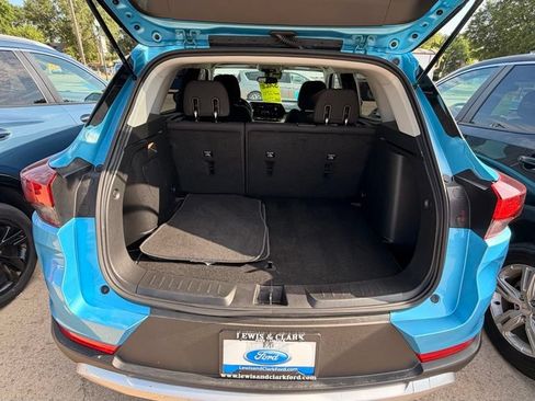 Used 2025 Chevrolet TrailBlazer LT AWD/4WD image 9