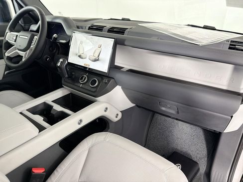 New 2026 Land Rover Defender 110 X-Dynamic SE AWD/4WD image 34