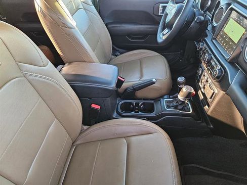 Used 2023 Jeep Gladiator Overland w/ Cold Weather Group image 10
