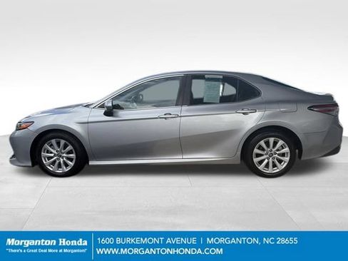 Used 2018 Toyota Camry LE FWD image 5