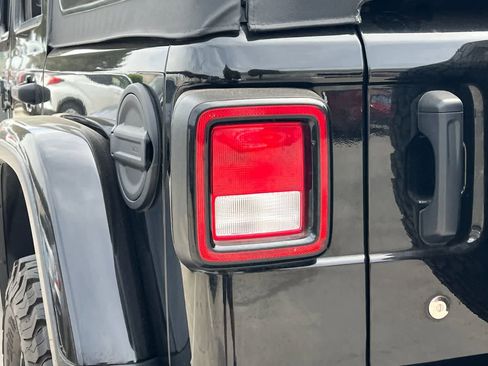 Used 2019 Jeep Wrangler Unlimited Rubicon AWD/4WD image 13