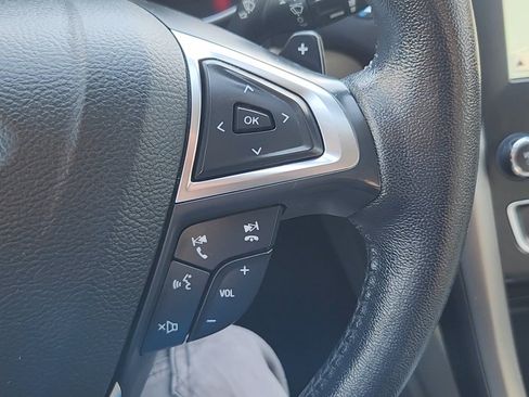 Used 2018 Ford Fusion SE w/ Fusion SE Technology Package FWD image 13