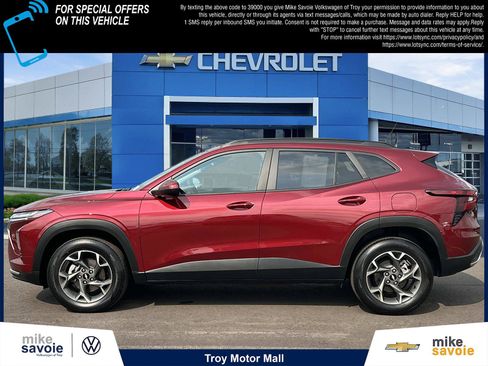 Used 2025 Chevrolet Trax LT w/ Driver Confidence Package FWD image 2