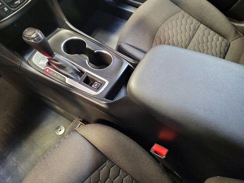 Used 2020 Chevrolet Equinox LT image 26